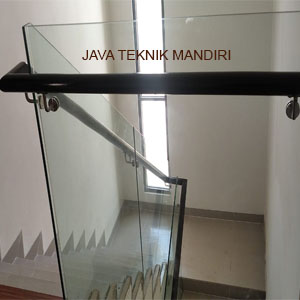 Railing Tangga Kaca Tempered untuk Rumah Modern
